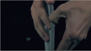 Step 4: 音楽データが書き込んである薄い型を爪で剥がす