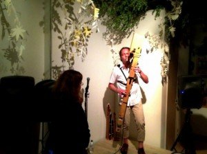 今年も“北欧の笛の魔術師”がやって来た!ヨーランさんウェルカムパーティー! ヒュゲリライターズコラム